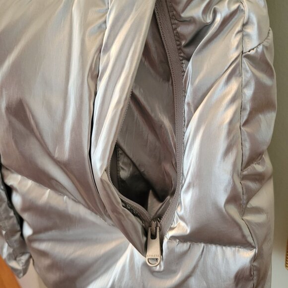 Athleta XXS Silver Puffer Full Zip‎ Pockets DOWNTOWN Metallic Down Vest - Picture 9 of 10